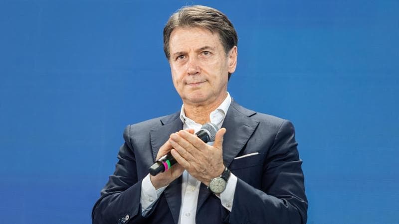 Conte da Nova: «No alle armi e al riarmo». Il M5S fissa il paletto per il campo largo