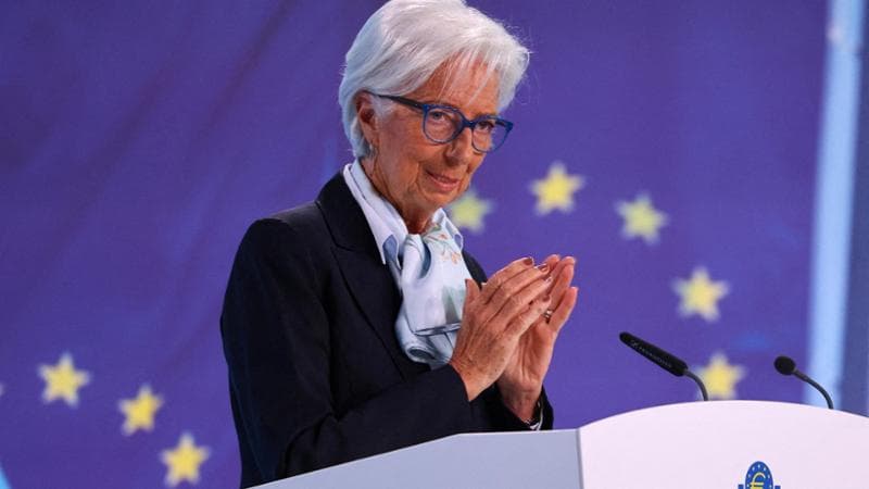 La BCE lascia i tassi invariati: Lagarde, «La crescita resta modesta, monitoriamo lo shock energetico»