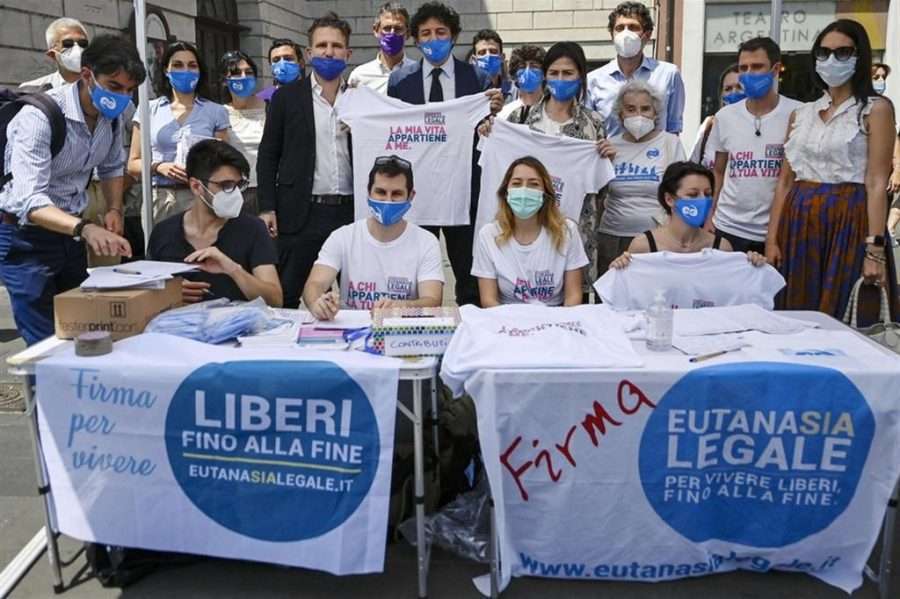 Eutanasia legale: raccolte oltre 500 mila firme per il referendum