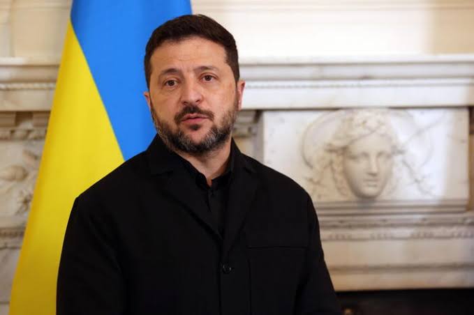 Consiglio europeo, Zelensky chiede 300 missili Patriot all'Ue: «Ci servono per superare l'inverno»