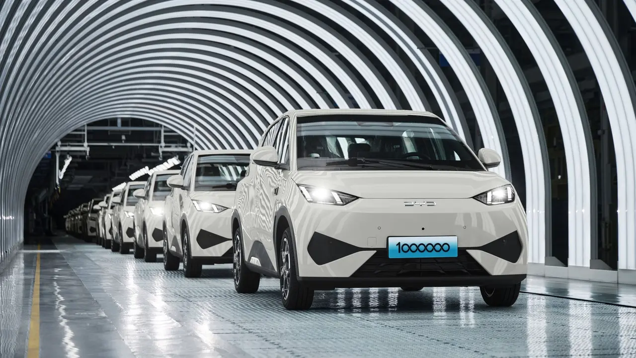 Ue, tetto alle importazioni di auto ibride: limite di 350mila veicoli l’anno