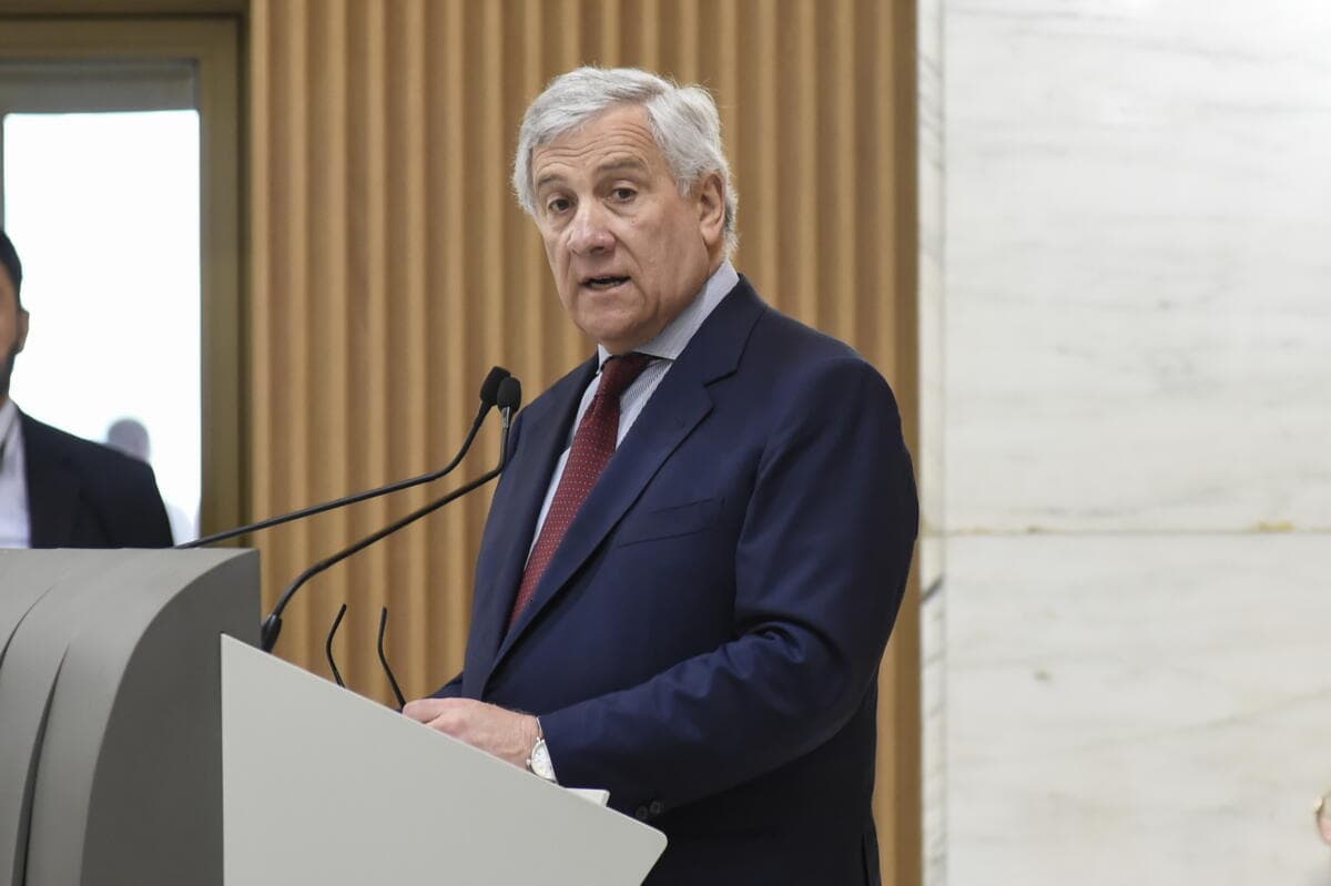 Medio Oriente, Tajani rilancia la diplomazia italiana: a Roma il vertice sulla soluzione dei due Stati