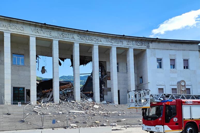 All'alba è crollata una parte del tribunale di Bolzano,sfiorata la tragedia 