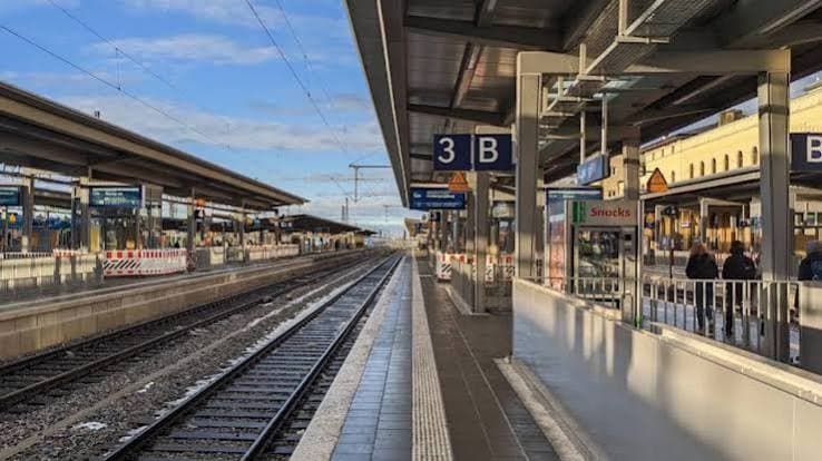 Augusta, esplosione vicino alla stazione centrale: due giovani feriti, trovato un secondo oggetto sospetto