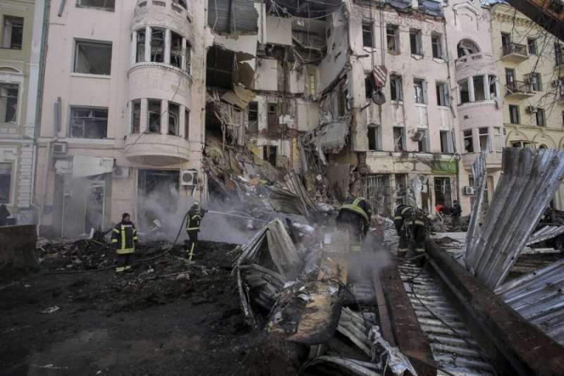 Ucraina: continuano gli attacchi, Kiev: “Dieci giorni per trovare un accordo”, Mosca: “Errate le informazioni sul FT”