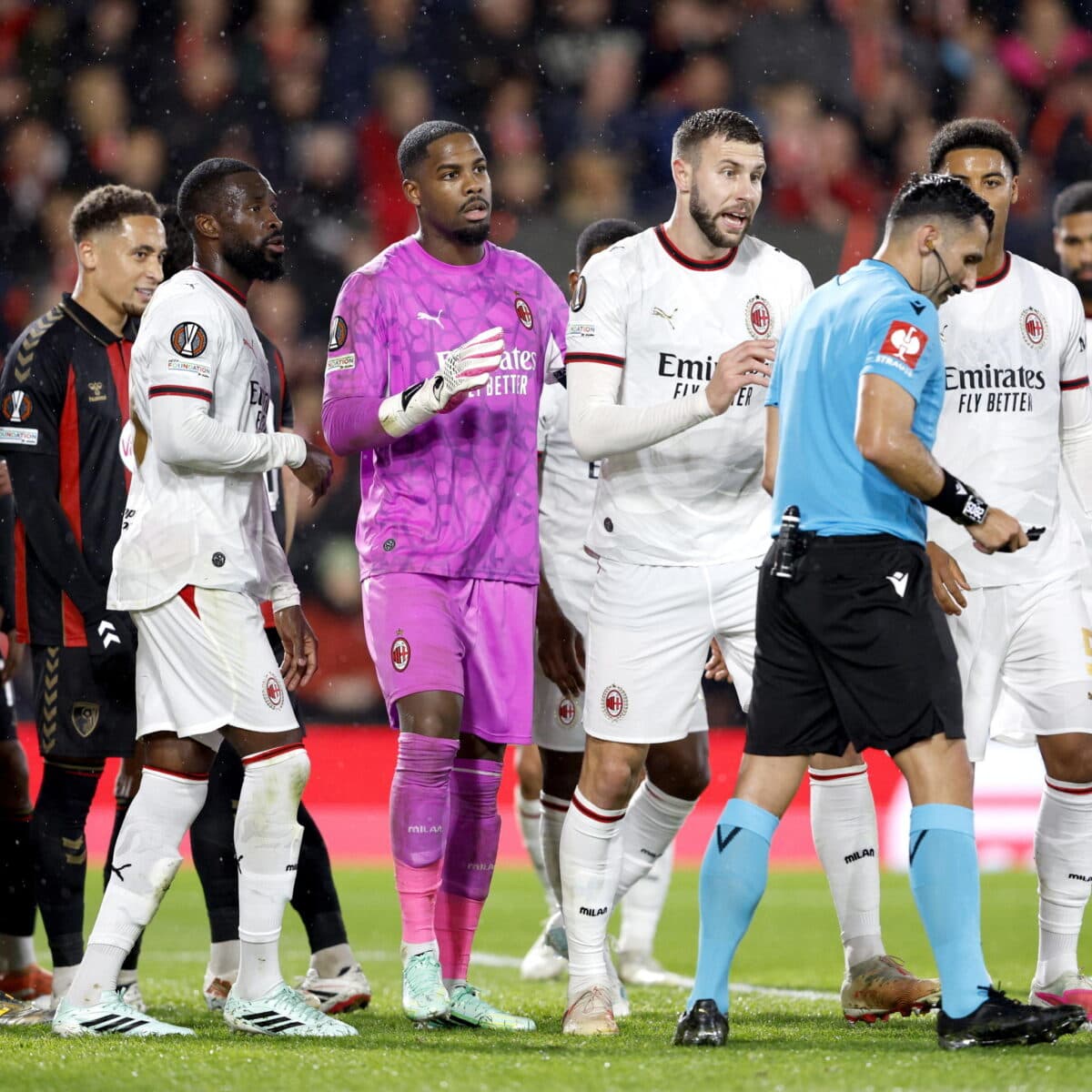 Milan, notte da incubo in Europa League: Maignan espulso, il Bournemouth vince 3-0