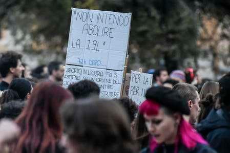 Pnrr, ok dalla Camera ad un emendamento rende possibile ingresso delle associazioni anti abortiste nei consultori