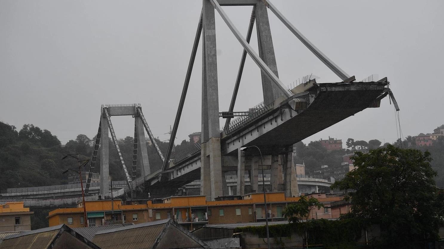 Sei anni fa il crollo del Ponte Morandi. Mattarella e Meloni ricordano le vittime e chiedono che vengano accertate le resposabilità