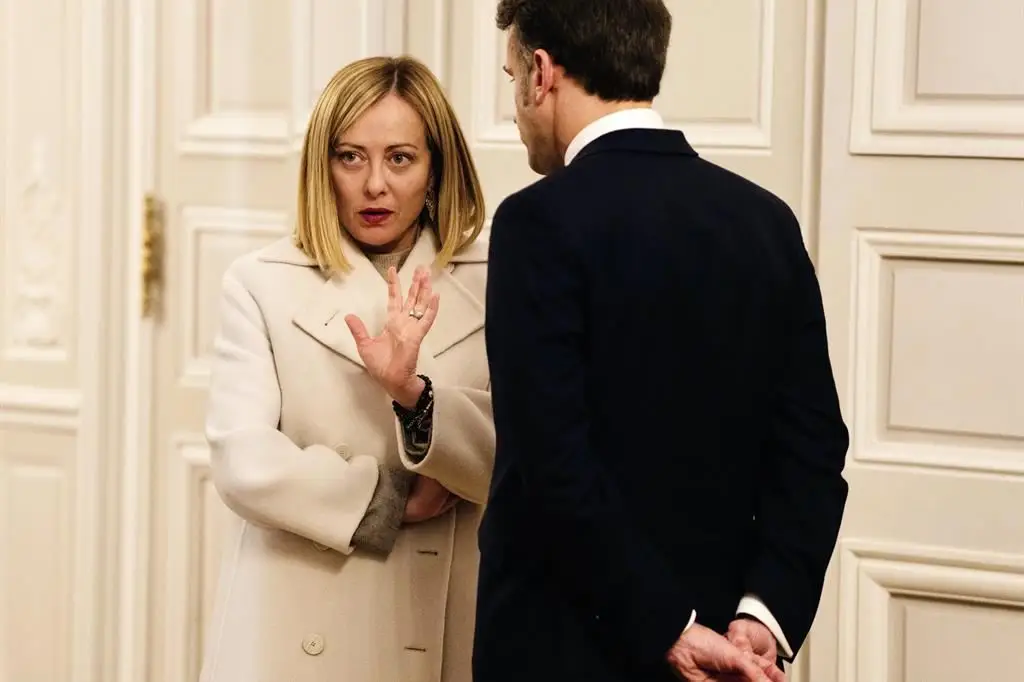 Meloni al vertice dei volenterosi a Parigi