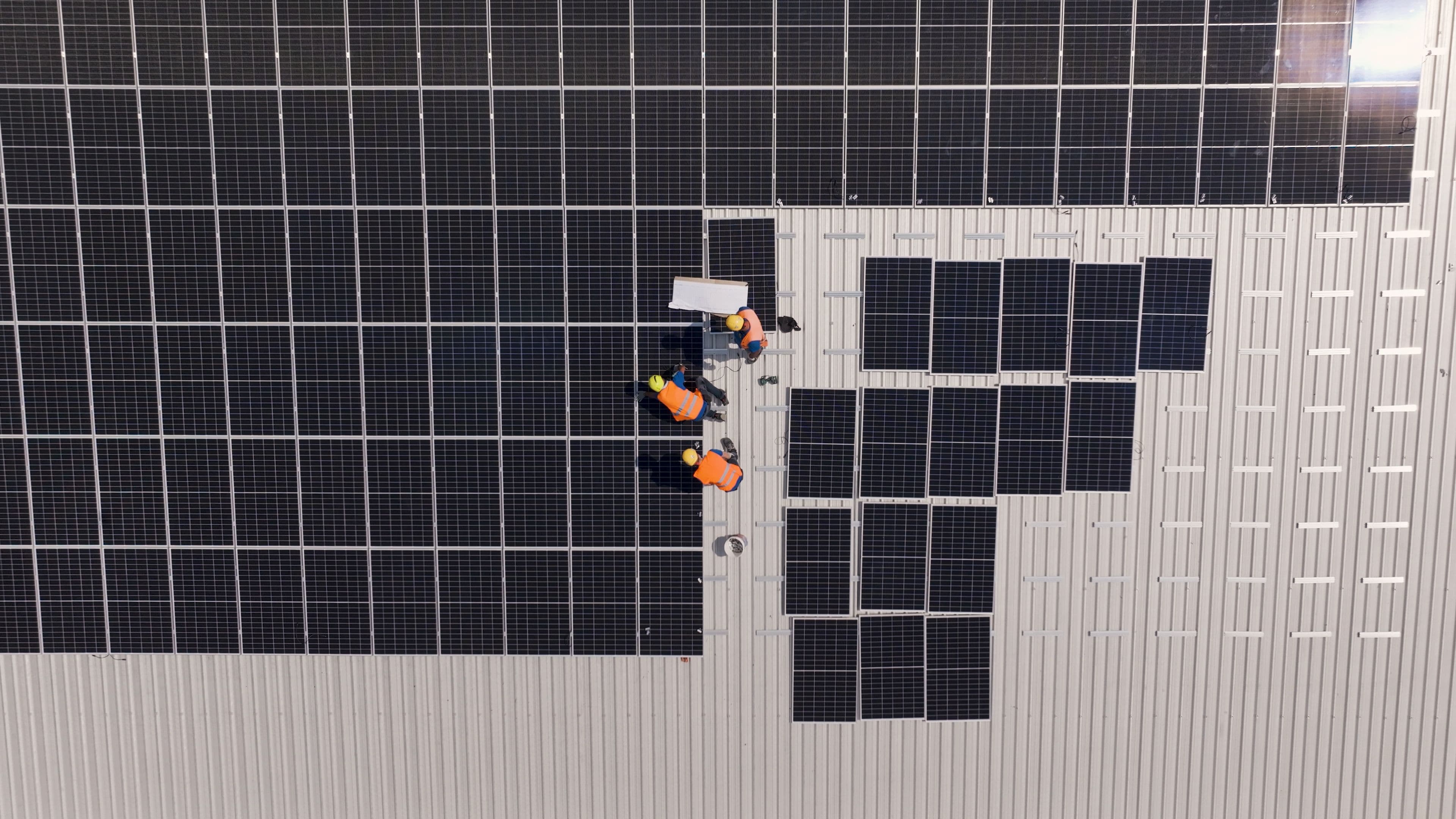 Leonardo accelera sulle energie rinnovabili: 43 megawatt di fotovoltaico in 20 stabilimenti italiani