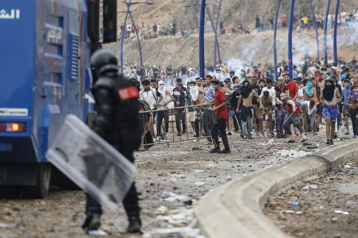 Italia sospende Schengen con la Spagna: controlli ai confini dopo la crisi migratoria di Ceuta