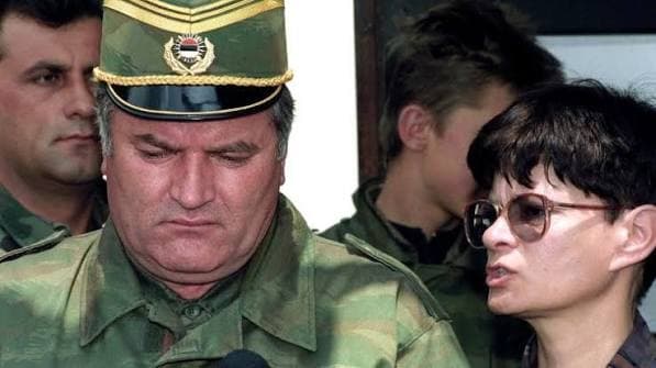È morto Ratko Mladić, l’ex comandante serbo-bosniaco condannato per il genocidio di Srebrenica