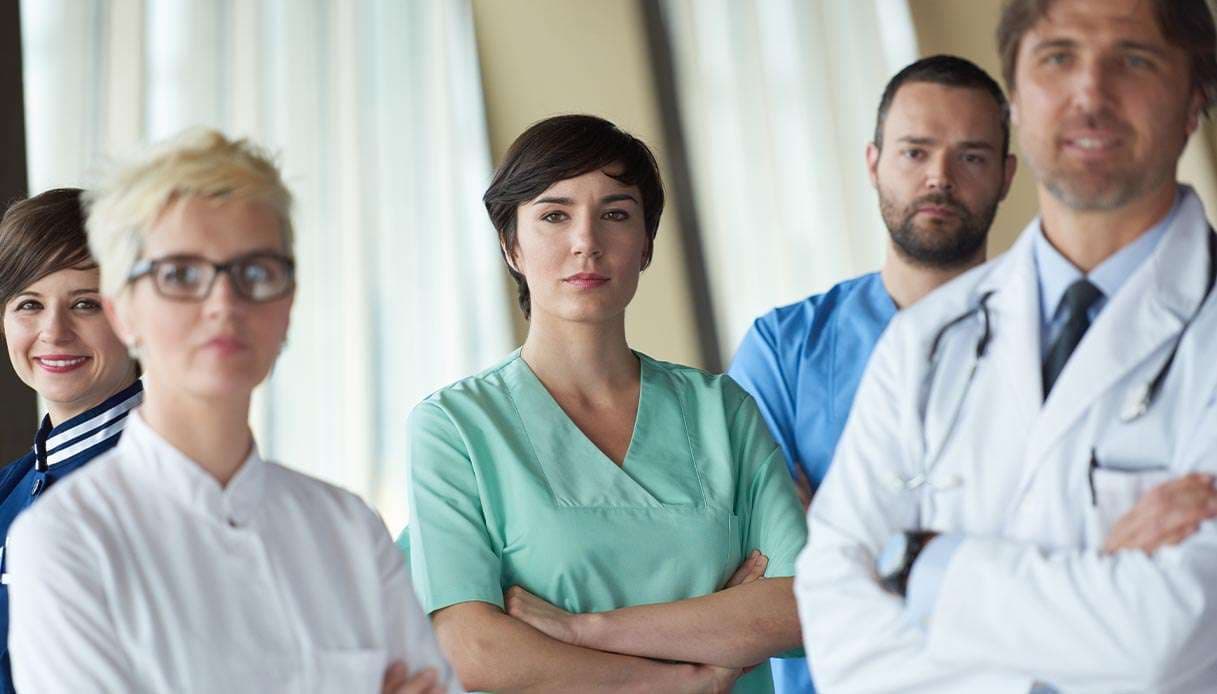 Sanità: i ricoveri per Covid sono aumentati del 25%, medici e infermieri scioperano contro la Manovra