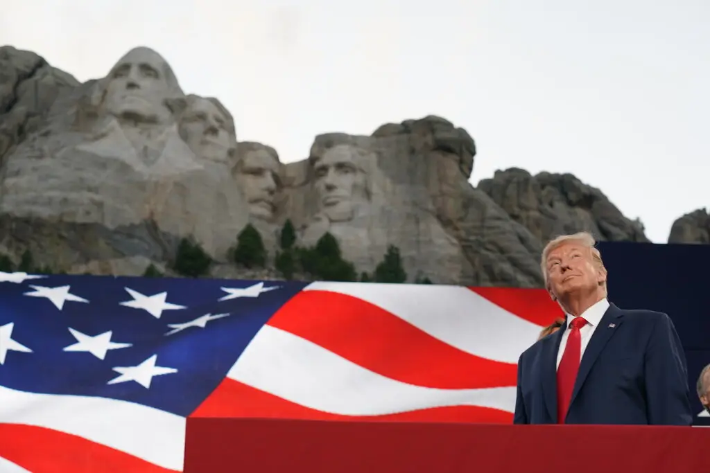 Il 4 luglio divisivo di Trump a Mount Rushmore 