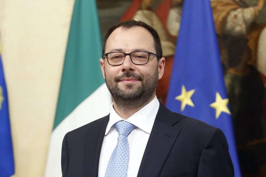 Caro Energia, Patuanelli: “La soluzione è l’istituzione di un Energy Recovery Fund”
