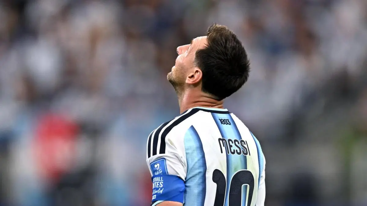 Messi saluta l’Argentina: l’ultima notte del Diez tra lacrime, gol e 85 mila «gracias»