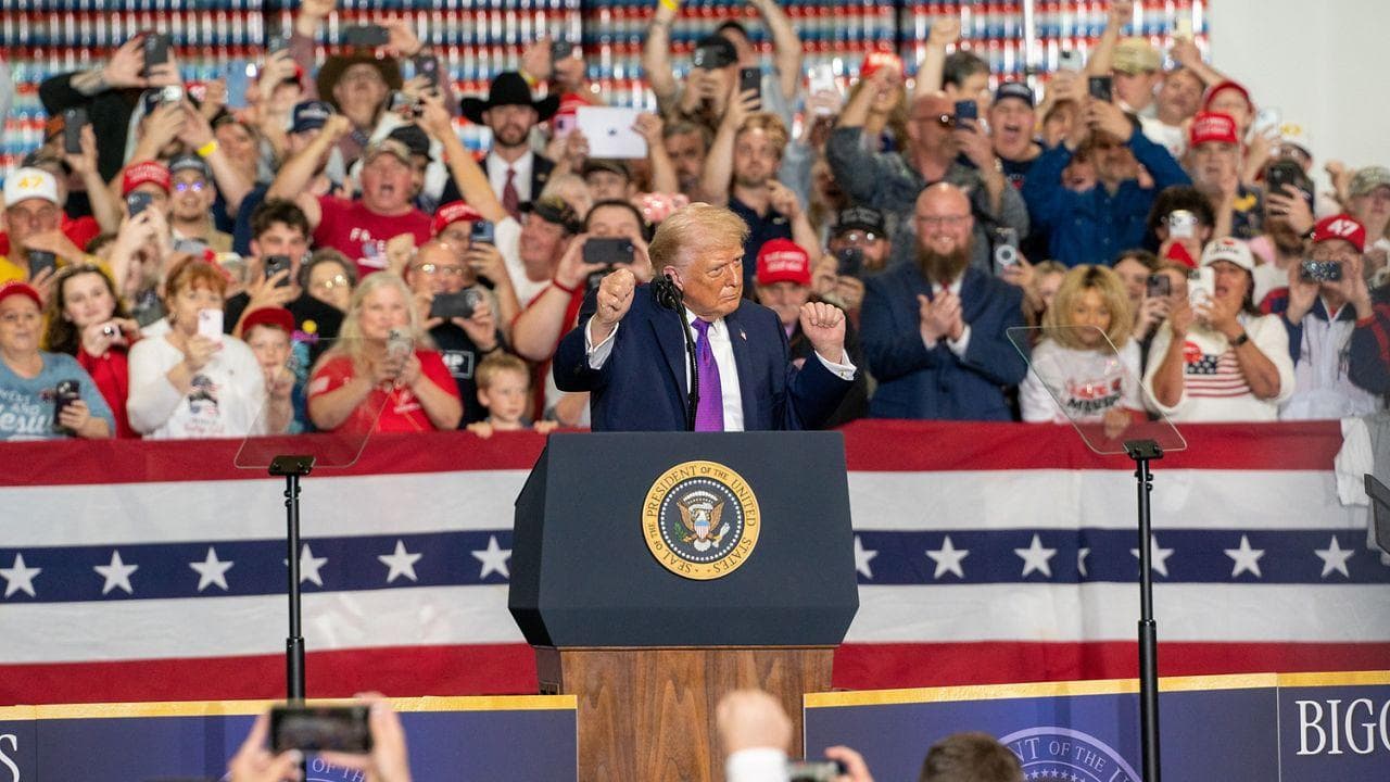 Trump sprofonda nei sondaggi: il gradimento crolla al 33%, cresce la preoccupazione negli Usa