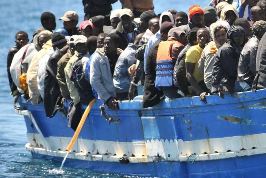 Migranti, Mattarella: “Il fenomeno va affrontato in maniera globale”, Draghi: “Ue sia più presente”