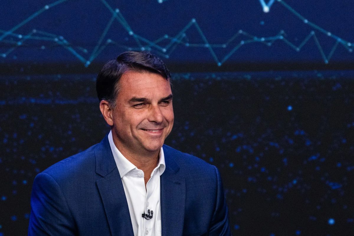 Flávio Bolsonaro travels to US after election loss